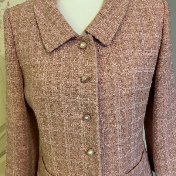 Paule Vasseur of France 3-piece suit, size 40.  Light pink with pearl buttons - Picture 3 of 17